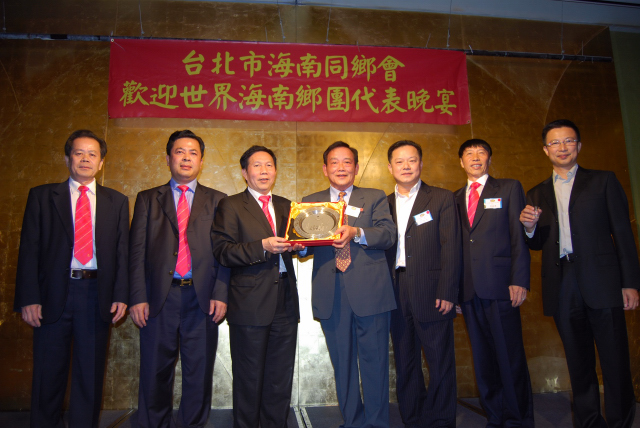 inform201105_02_04.jpg