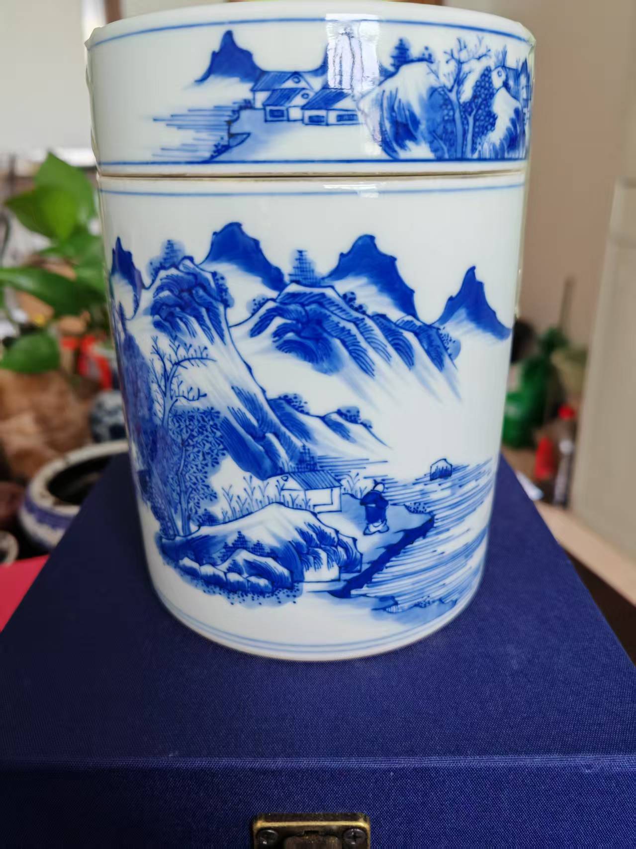 清乾隆仿龙泉青釉缠枝莲纹玉壶春瓶_雅春民藏艺术品交易中心