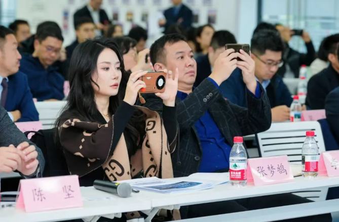 1764253901399103.png image.png