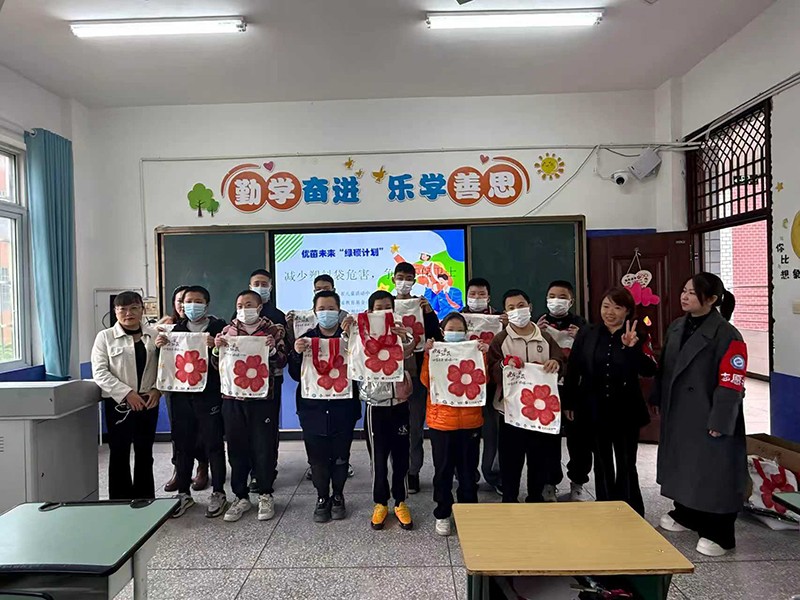 ߵĿáůУ԰   ĵͯɳ·