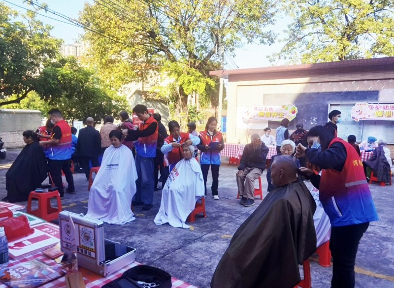 情暖社区！西樵消防志愿服务队把关怀送到长者心坎上