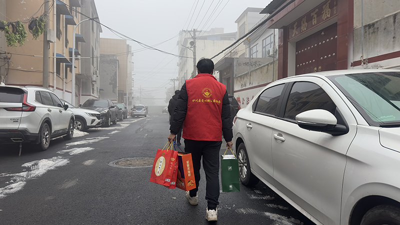 寒冬驱车200公里送暖！