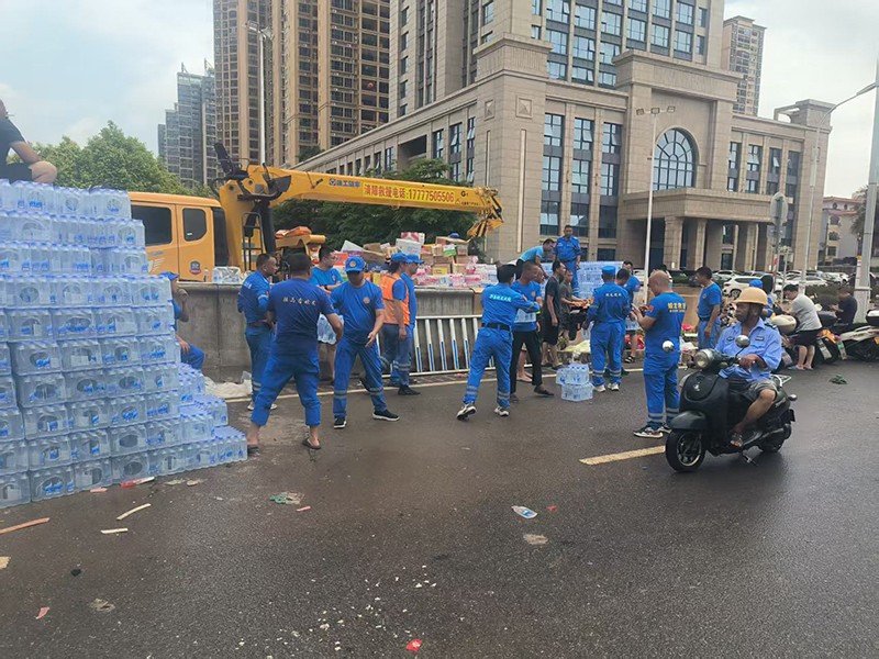 闻汛出征千里驰援
