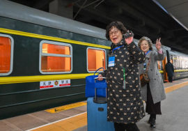 “銀發專列”為何成為老年人出游“新寵”?