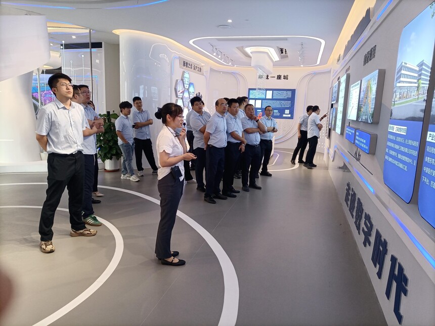 零距离”集中探访中国美业港·产业转型示范基地服务中心