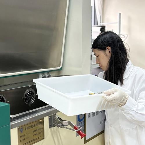 防滑超耐磨瓷砖测试方法创新:实验室如何模拟真实的湿滑环境?_耐磨性瓷砖_瓷砖耐磨测试