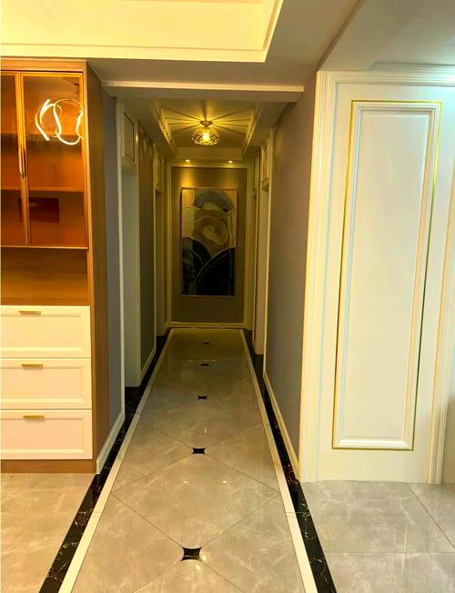 瓷砖波打线,过时了还是依然经典?_瓷砖走波导线边效果图客厅_瓷砖波打线铺贴方案