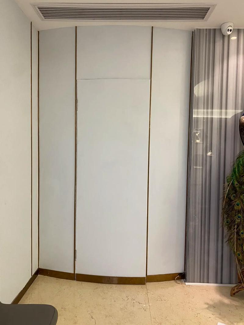 贴砖收口用金属条_“轻奢·瓷板”的收口条选择,金属、PVC还是与瓷砖同材质的?_瓷砖金属条收边效果