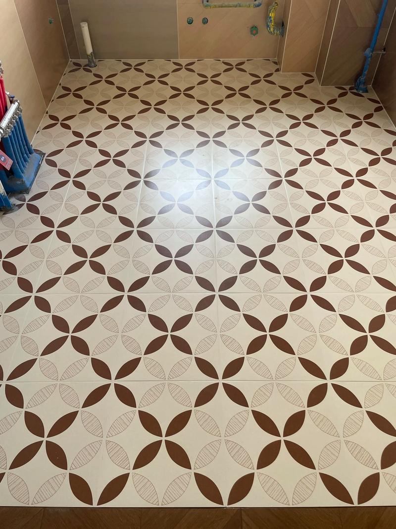 瓷砖阔缝_细缝贴砖_400x400仿古砖的勾缝处理,宽缝还是窄缝更能体现其复古韵味?