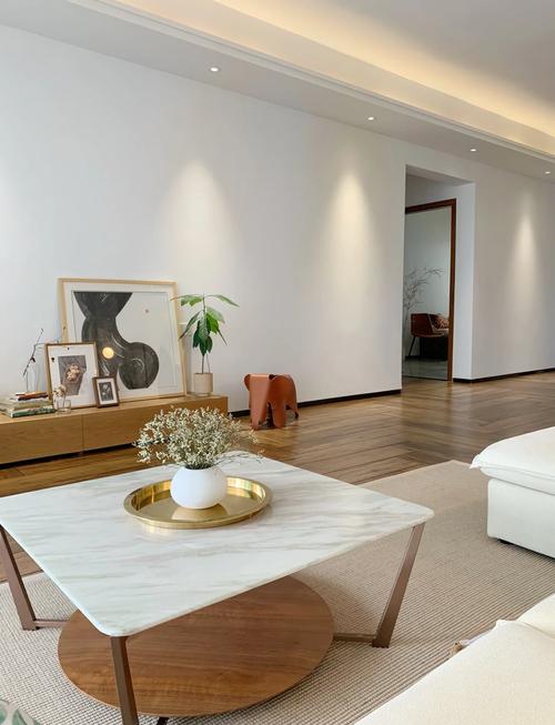 亮面砖之天工觅境:素岩?法兰绒与安纳西木纹,内墙砖装修的自然与轻奢碰撞_亮面砖之天工觅境:素岩?法兰绒与安纳西木纹,内墙砖装修的自然与轻奢碰撞_亮面砖之天工觅境:素岩?法兰绒与安纳西木纹,内墙砖装修的自然与轻奢碰撞