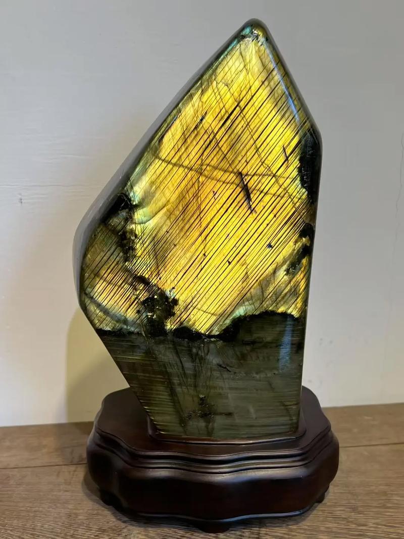 矿物光泽度_矿物光泽有哪几种_“月光岩”的矿物成分灵感,源自哪种天然石材的肌理与光泽?