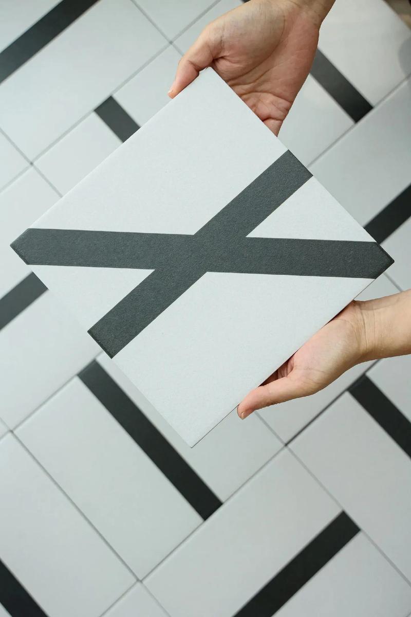 “都市瓷典”中的几何元素,如何用瓷砖构建空间的节奏与韵律。_几何瓷砖是几线品牌_几何瓷器