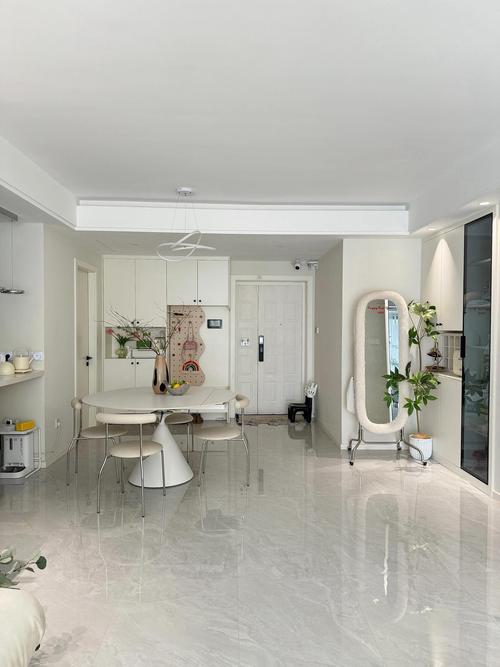 瓷砖尺寸大小误差怎么调整_如何选瓷砖空间显大_小户型瓷砖选购秘籍:用对尺寸和颜色,视觉面积立刻扩大20%。