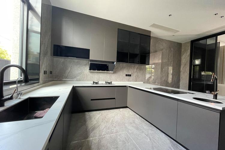 纳米墙面涂料_纳米墙面漆有什么功能_厨房墙面清洁与美观如何兼得?纳米娜源素臻岩的抗污性与易洁性解析。