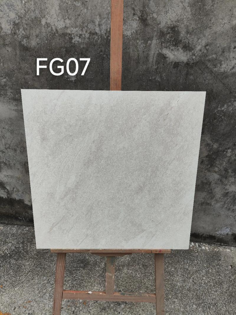 仿古砖中的“通体”技术价值几何?对比普通仿古砖的耐用性与加工性。_仿古砖模型_仿古砖块