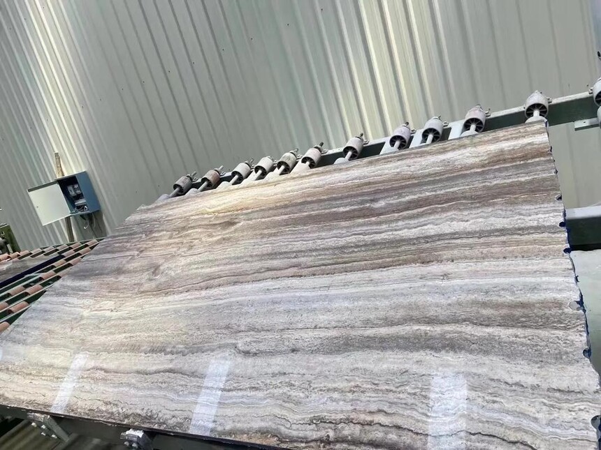 荣耀石材有限公司_荣耀效果图_荣耀原石大板为何“荣耀”加身?深入探究其媲美天然石材的视觉效果。