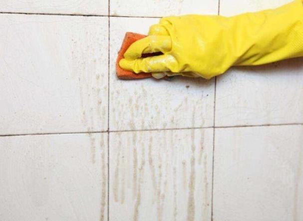 瓷砖缝隙发霉怎么处理_瓷砖缝隙潮湿_长期受潮环境下,如何防止瓷砖缝隙发霉变黑?防霉填缝剂应如何施工?