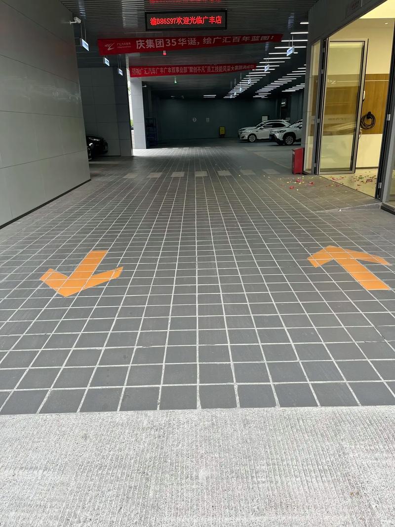 户外砖尺寸_什么是“厚砖”?其超过常规的厚度在户外和工装场所有何应用优势?_室外砖块尺寸