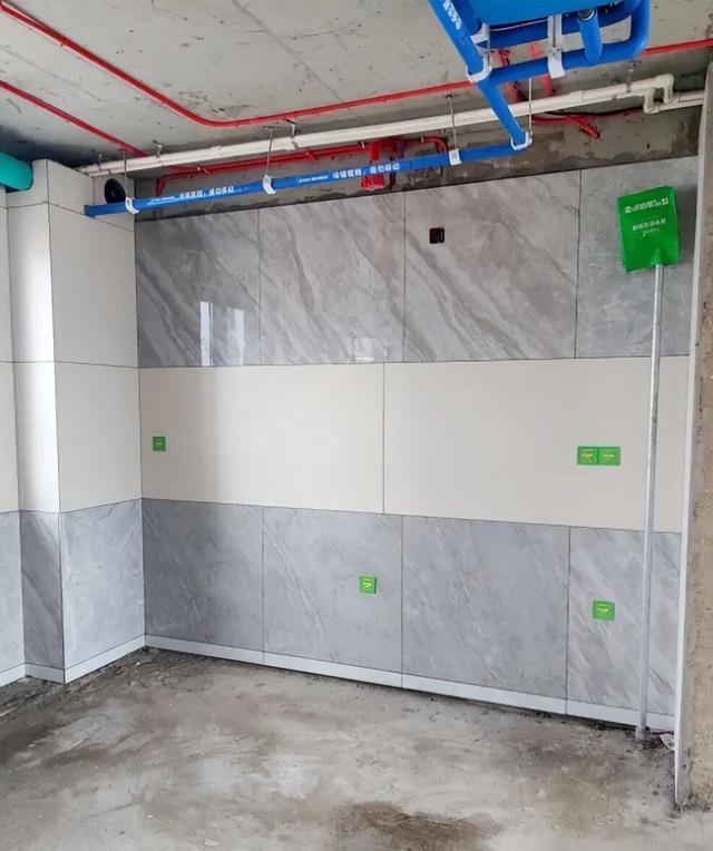 大板砖施工技巧_瓷砖空鼓预防_超耐磨通体大板的切割与加工是否需要特殊的工具与专业的工人操作?