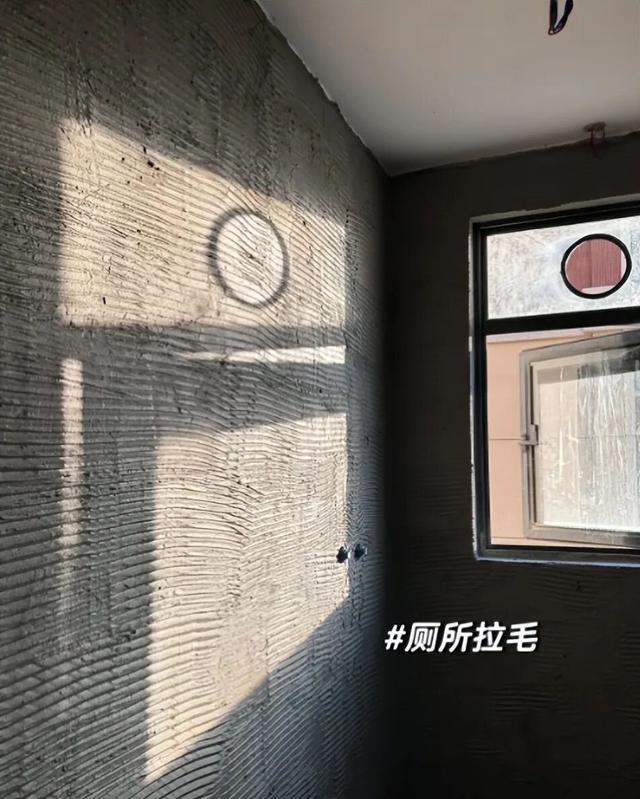 大板砖施工技巧_超耐磨通体大板的切割与加工是否需要特殊的工具与专业的工人操作?_瓷砖空鼓预防