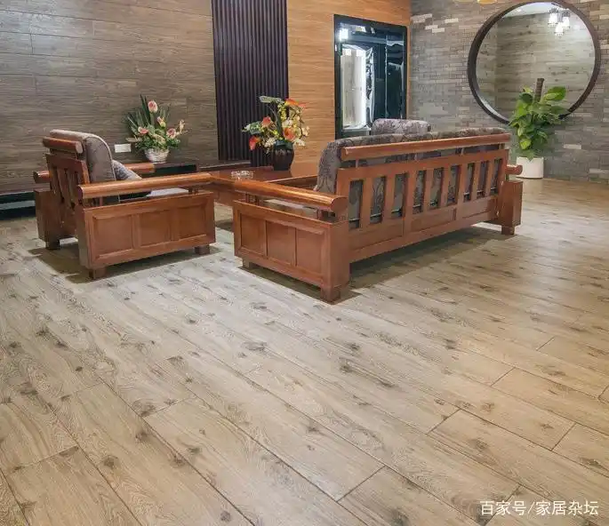 木纹砖系列的导热性能与实木地板相比在开启地暖的情况下各自优劣如何?_实木地板优缺点分析_实木地板与木纹砖区别