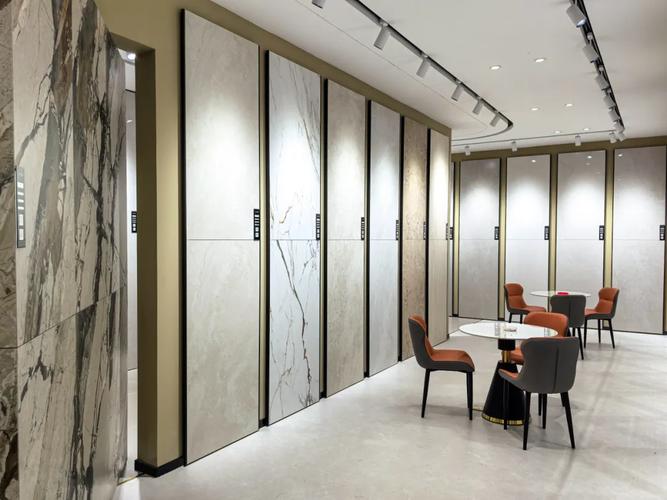 商品超市陈列_柔光质感砖在高端零售店铺的应用如何提升商品陈列的质感和顾客体验_商品如何陈列