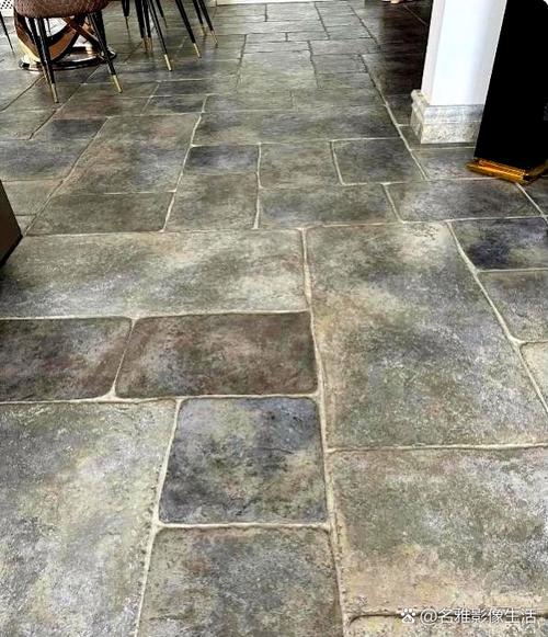 瓷砖压痕印怎么去除_瓷砖压痕怎么除掉_布拉提系列瓷砖的复杂图案是否会导致其在小空间内产生压抑的视觉感受?