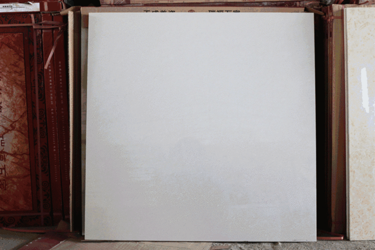 聚晶系列瓷砖的晶体在灯光下是否会随着观察角度的变化而产生动态光泽_瓷砖光泽度是指什么_瓷砖展厅灯光色温