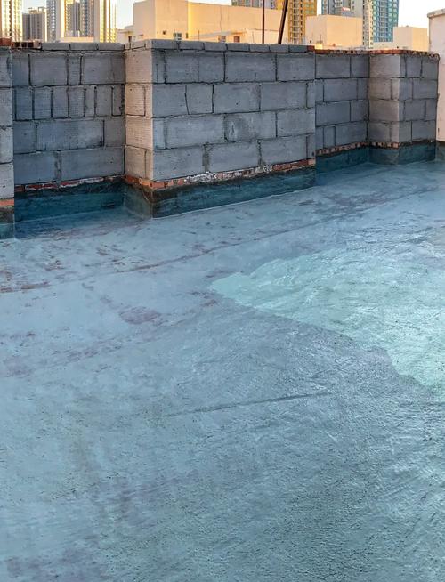 露天阳台铺花岗岩还是瓷砖好_砂岩板材性能_砂岩系列瓷砖的防滑性能在户外阳台遇到雨雪天气时是否依然表现可靠