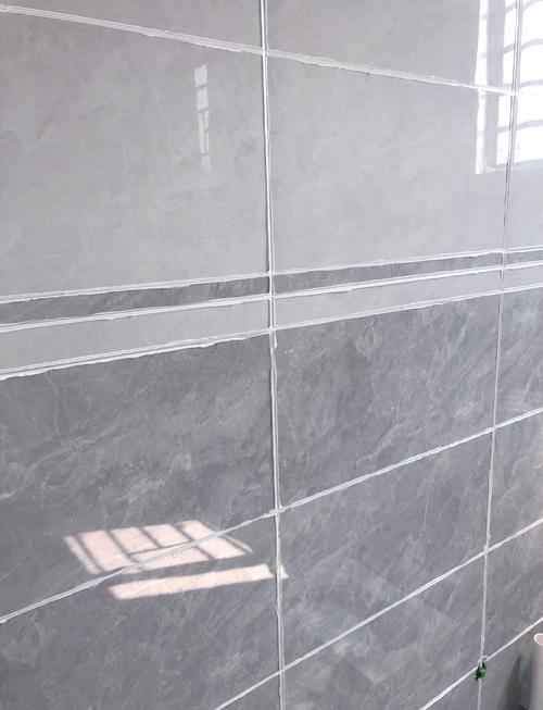 超白胚系列瓷砖在制作极简风格美缝时有哪些推荐的色系可以完美融合?_瓷砖填缝颜色怎么搭配_瓷砖合缝视频