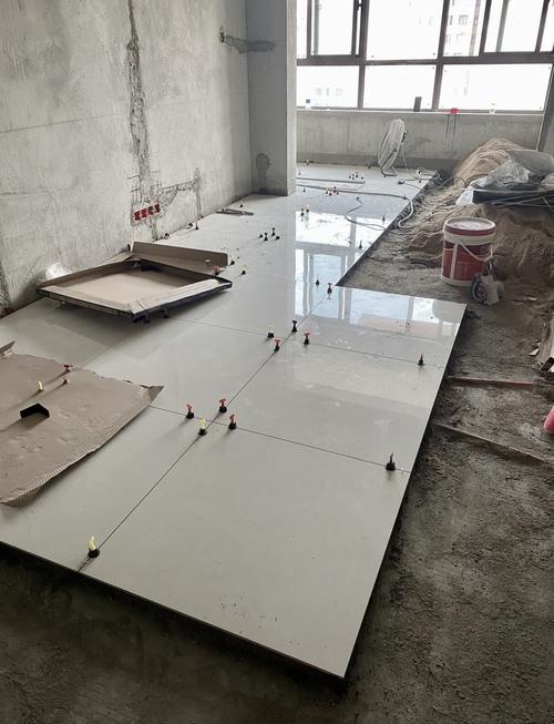 超耐磨通体中板的重量相较于传统瓷砖是否更轻从而减轻建筑结构负荷_全抛釉瓷砖耐磨瓷砖_耐磨板