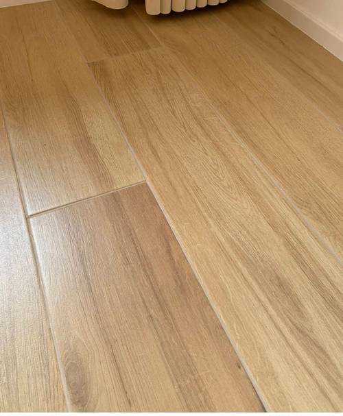 颗粒瓷砖好吗_颗粒木纹系列瓷砖的颗粒质感会不会容易脱落,使用寿命如何?_瓷砖颗粒通体