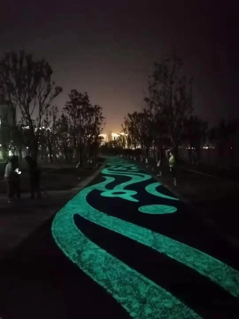 发光地砖安装怎么装_发光地砖怎么制作的_星光釉系列瓷砖的发光效果是否需要依赖外部光源照射,无光源时能自主发光吗?