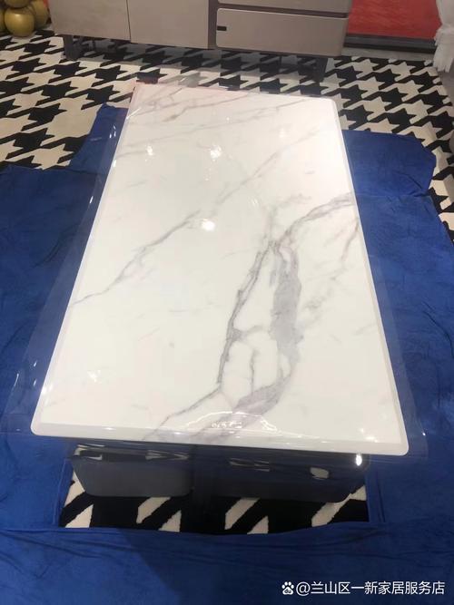 大理石瓷砖可以用水擦洗吗_亮面精雕通体大理石系列瓷砖用于餐厅地面时,能抵御餐椅的频繁移动摩擦吗?_大理石瓷砖能铺地面吗