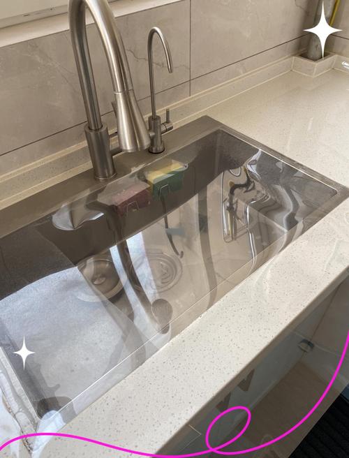 魔晶石系列瓷砖用于厨房台面时,能直接切割食材吗,会不会损伤瓷砖表面?_瓷砖切割对人体有害吗_瓷砖切割食材会损伤厨房台面吗