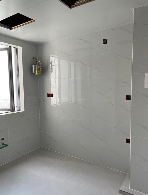 纹路瓷砖和光滑瓷砖哪种好_带纹理的瓷砖_清雅素色系列瓷砖的表面是光滑的还是有纹理的,哪种更防滑?