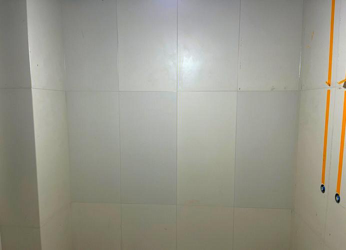 瓷砖次品_清雅素色系列瓷砖的颜色会不会因为批次不同而出现色差?_瓷砖同批次颜色差别大