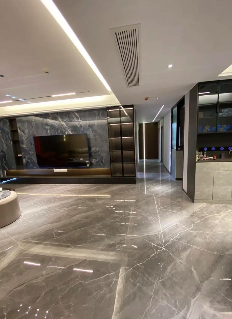 大理石纹瓷砖显乱吗_大理石纹瓷砖铺贴效果_亮面精雕连纹通体大理石的连纹技术对瓷砖质量要求高吗?