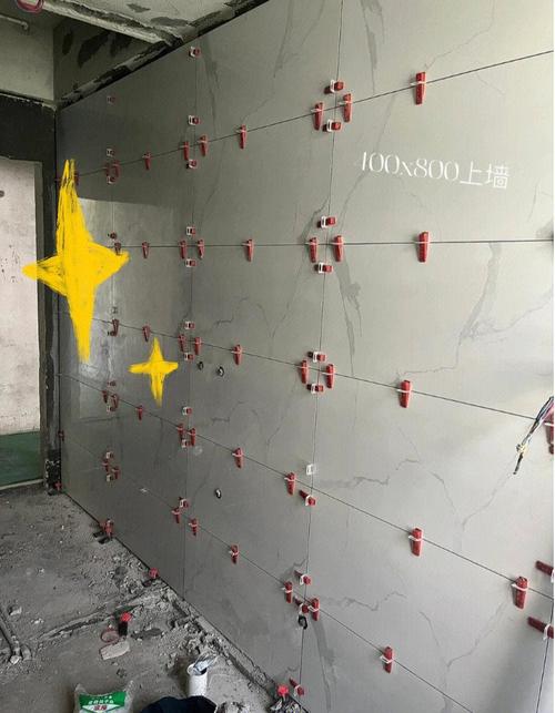 大规格瓷砖或岩板上墙,为何必须采用“双组分背胶+瓷砖胶”组合?_瓷砖胶岩规格墙板组合怎么算_瓷砖胶岩规格墙板组合图片