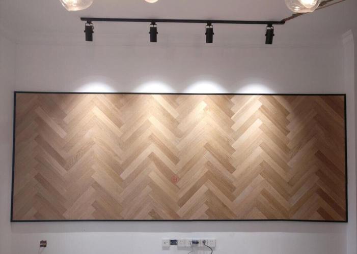 “人字形”、“鱼骨形”等复杂铺贴方式,对瓷砖本身有何特殊要求?_瓷砖工字形铺贴_字形特殊瓷砖铺贴复杂形状图片