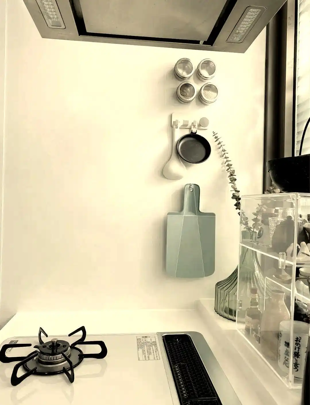 珐琅防溅板特点_厨房墙面材料选择_通体大理石瓷砖在应用于厨房防溅板时其抗油烟附着能力如何