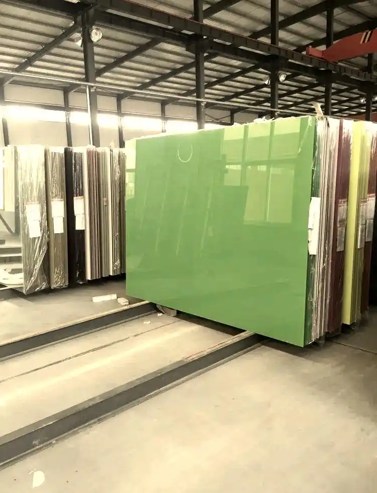 通体大理石瓷砖在应用于厨房防溅板时其抗油烟附着能力如何_珐琅防溅板特点_厨房墙面材料选择