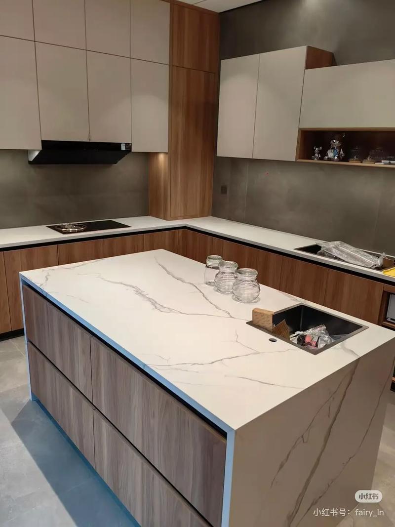 通体大理石瓷砖在长期承受重型厨房设备时其抗压强度是否足够可靠_瓷砖重还是大理石重_瓷砖承受重力标准