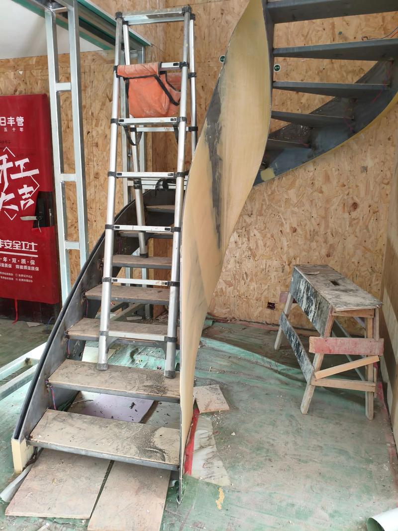 旋转楼梯怎么加工_旋转楼梯踏步旋转角度_超耐磨通体大板在应用于旋转楼梯踏步时其弧形加工技术是否已经成熟