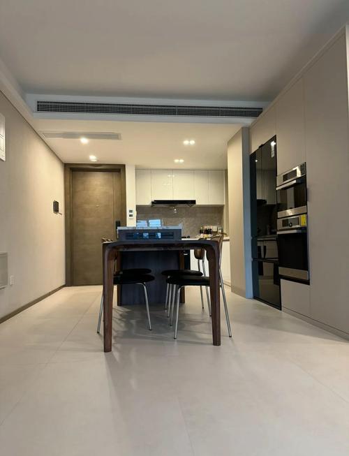 清雅素色瓷砖的极简哲学:少即是多,如何用素色展现空间本质美?_素色砖怎么样_素色瓷砖装修效果