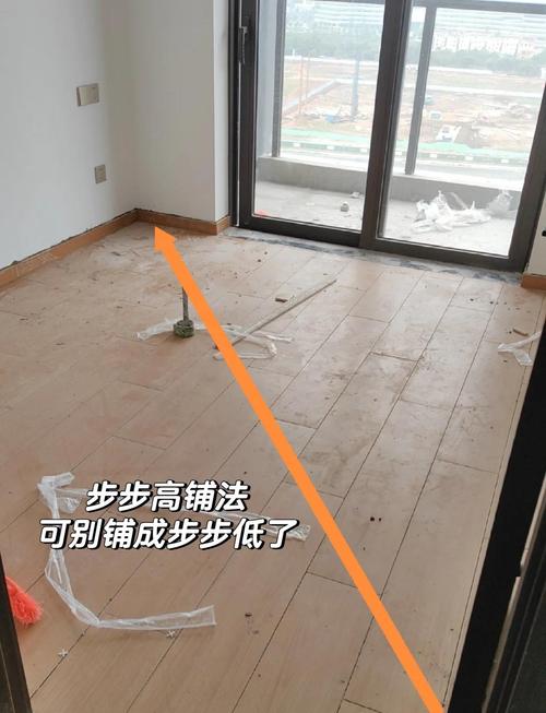 铺垂直砖视觉贴顺技巧视频_木纹砖铺贴方向选择技巧:顺光铺还是垂直铺?如何影响空间视觉?_垂直铺贴什么意思