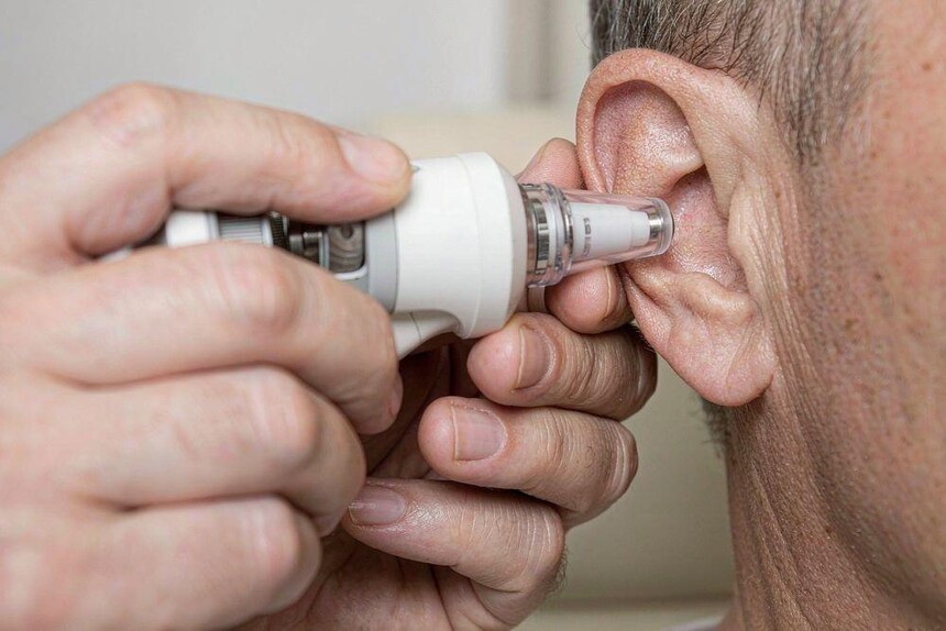 1790126008586859.jpg ent-ear-exam.jpg