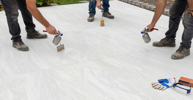 750x1500MM超白胚砂岩瓷砖户外铺贴,施工后一定要做抗风化处理,这样才耐用