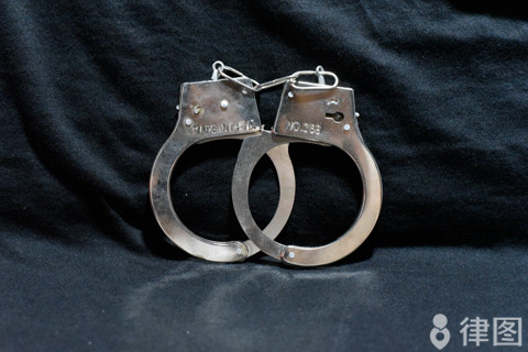 金融诈骗类犯罪客观方面表现为什么