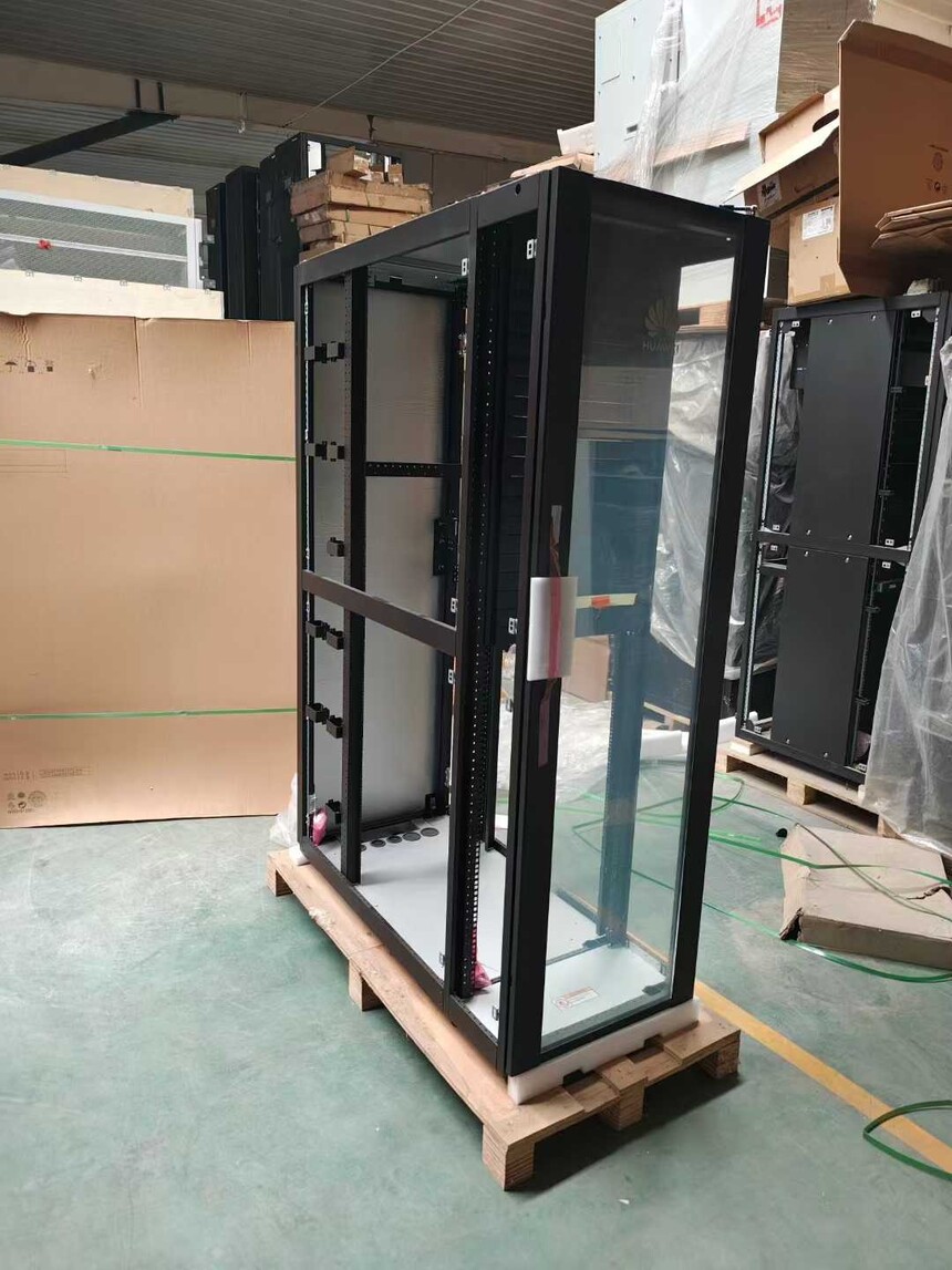 NetHos-M FR426135W.jpg